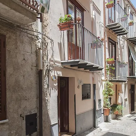 La Casa Accanto Apartment *
